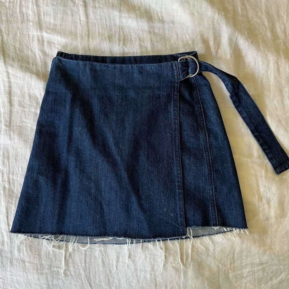 Madewell Size 00, adjustable frayed denim skirt
